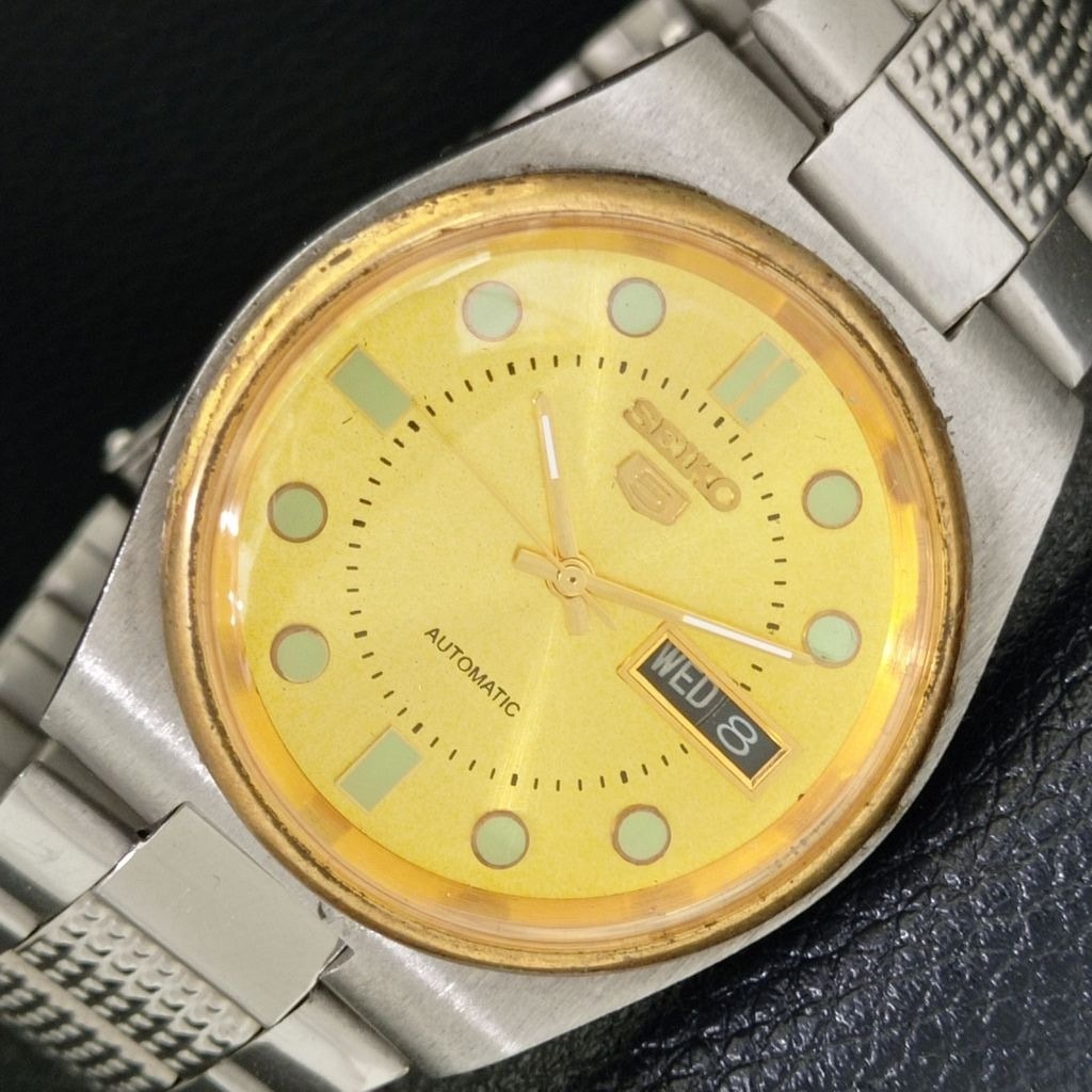 Vintage 1974 Seiko Automatic Mens Silver Watch WDaydate  Gold Accents